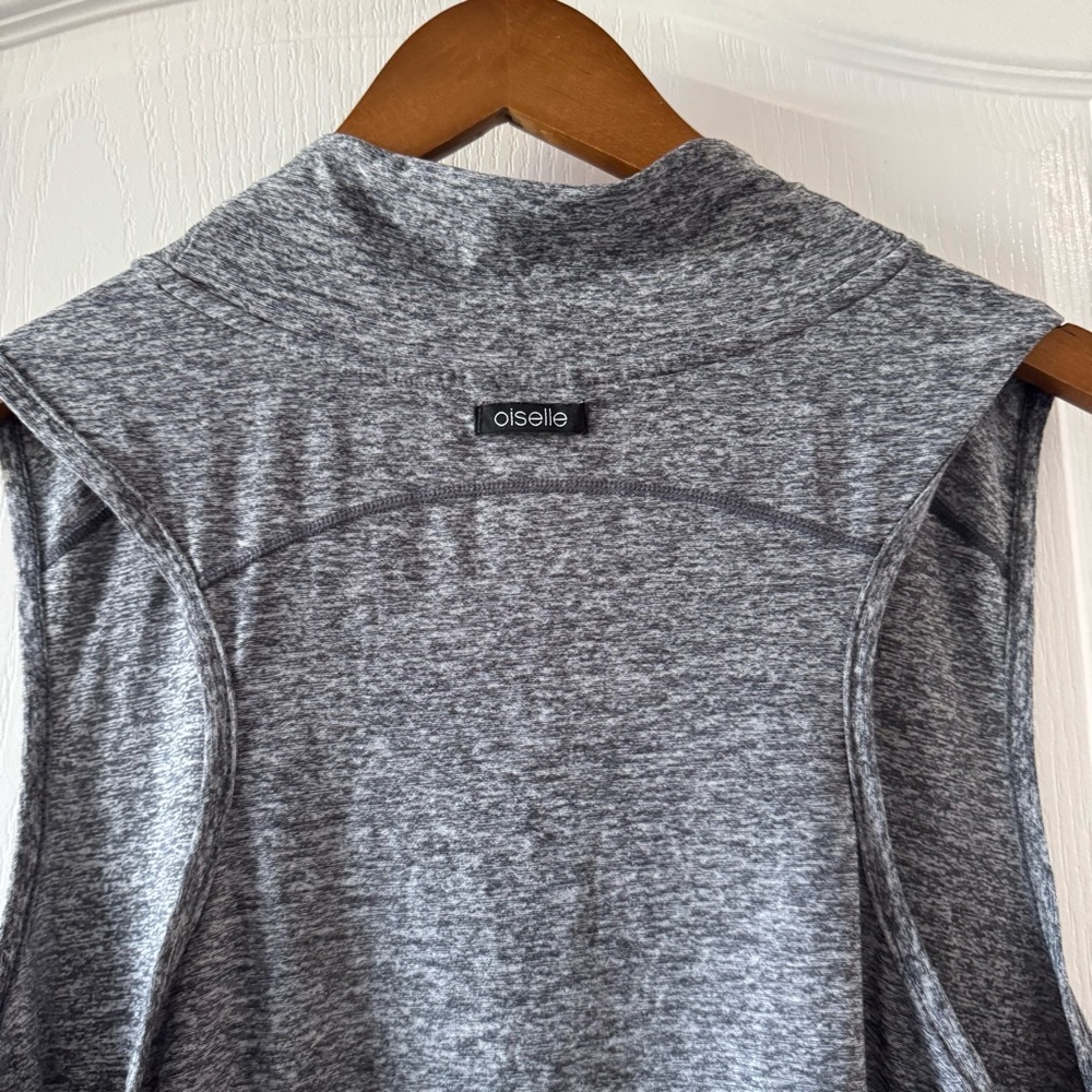 oiselle Grey Sleeveless Mock Neck Tank 12 - Picture 4 of 5